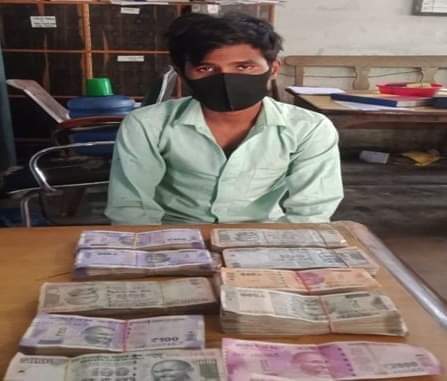 राैतहट प्रहरीले भारतीय रुपैयाँ सहित १ जनालाई गर्याे पक्राउ