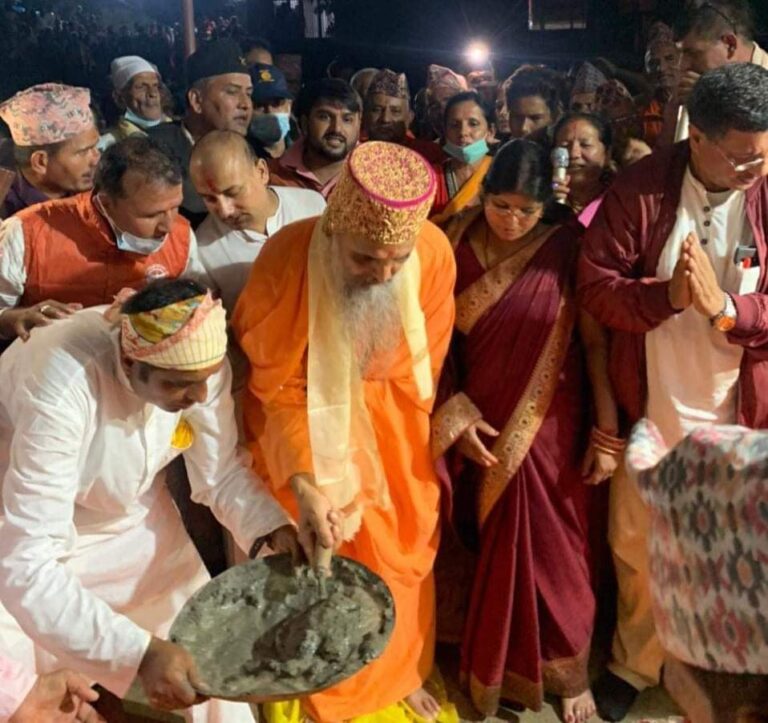 चन्द्रपुर नगरपालिकामा रहेकाे श्री कृष्ण प्रणामि मन्दिरको गरियाे शिलान्यास