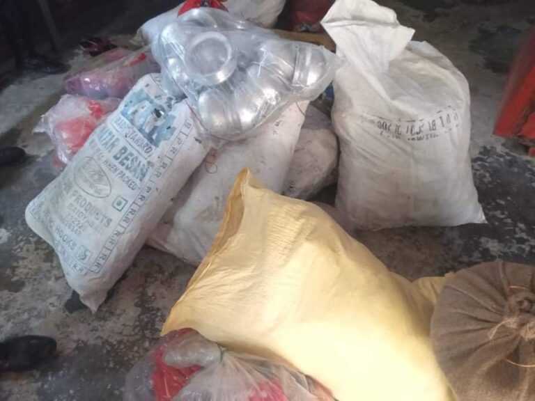 रौतहटको सिमा नाकाबाट भन्सार छलिका अबैध विभिन्न सामग्रीहरु प्रहरीले भन्सार चलान