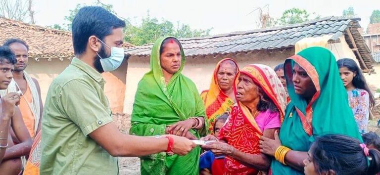 अध्यक्ष झाले गरे एक पिडित परिवारलाई नगद सहयोग