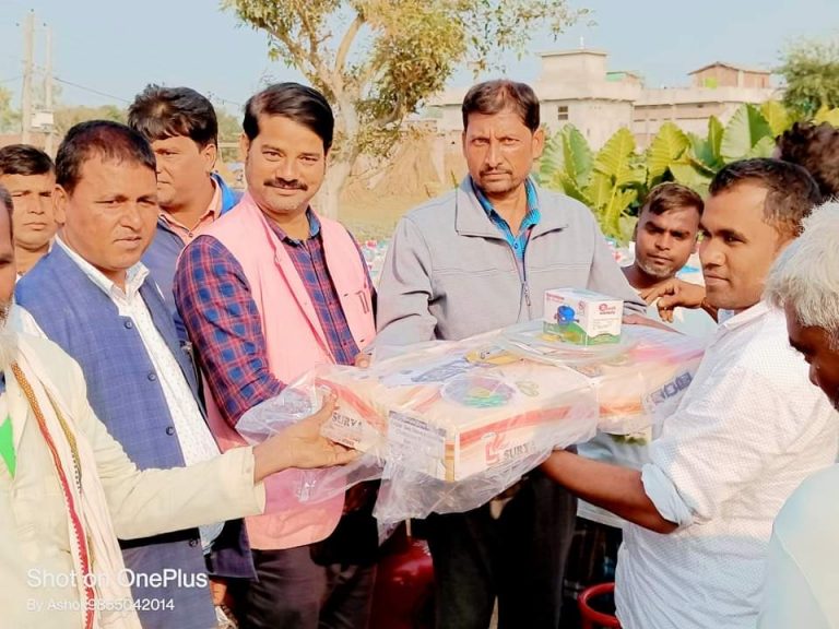 मेयर पटेलद्वारा५५० परिवारलाई ग्यास सिलिन्डर तथा चुल्हो वितरण