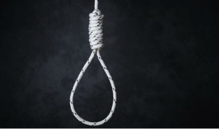 वरिष्ठ उपरीक्षक एसएसपी सुशील कुमार यादव झुन्डिएको अवस्थामा फेला