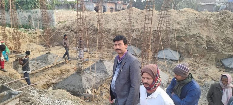 ईशनाथका मेयर मेहताले विकास निर्माणकाे कामलाई गरे निरीक्षण