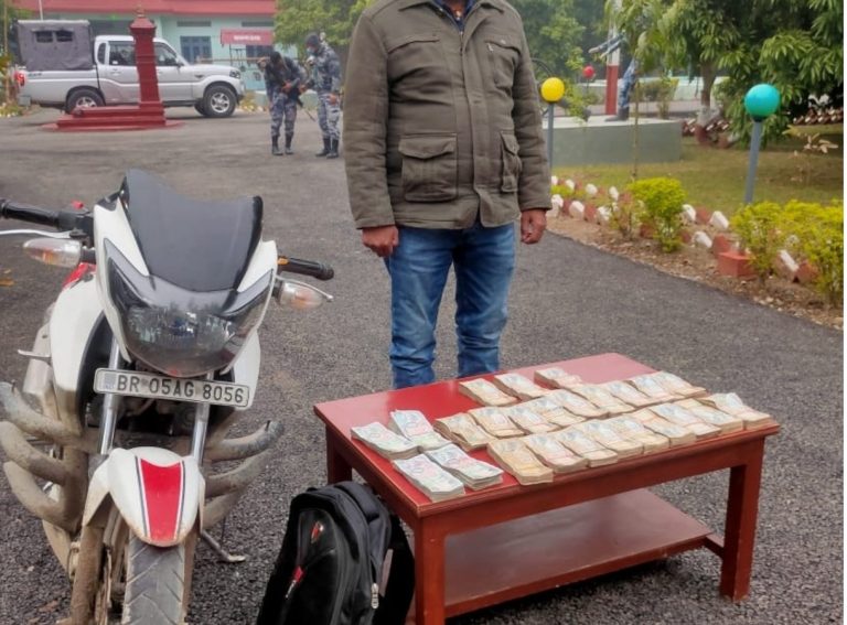 स्रोत नखुलेको साढे चौध लाख रकम बरामद