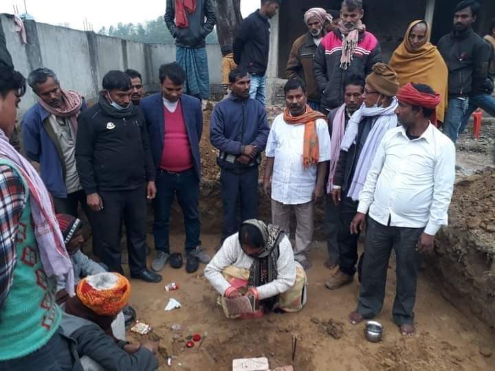 रौतहटको माधवनारायण न.पामा दलित बस्तीमा शैलेश मन्दिरकाे शिलान्यास