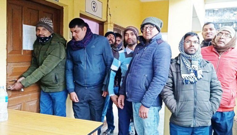 नेपाल विद्युत प्राधिकरण वितरण केन्द्र गौरमा कार्यरत कर्मचारीहरुले विरोध प्रदर्शन