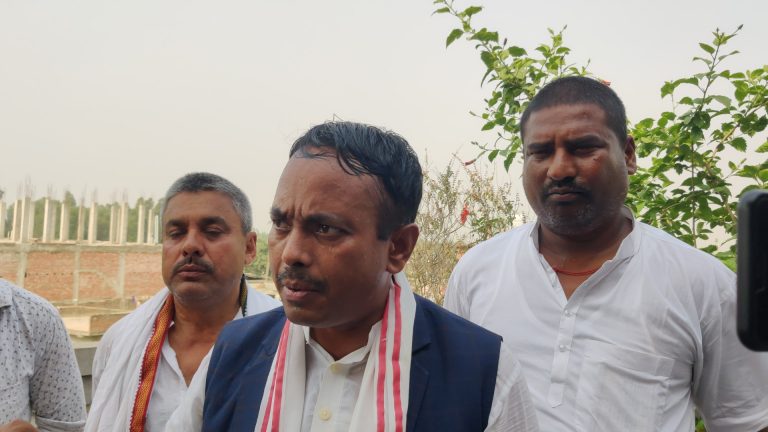 कटहिरिया नगरपालिका लाई स्मार्ट बनाउन तथा अधुरो काम पुरागर्न मेयर पदमा मैले पुनः उम्मेद्बारी  सियाराम कुश्वाहा