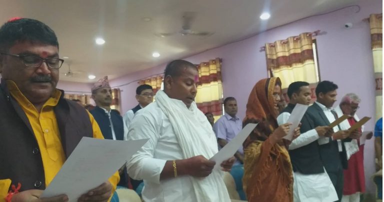 रौतहटको ६ वटा पालिका प्रमुखले शपथ ग्रहण