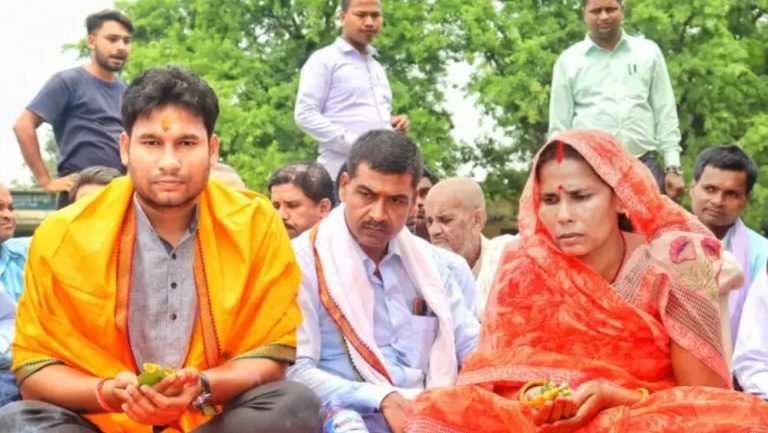 नवनिर्वाचित नगर प्रमुख अजय प्रकाश जयसवालले विद्यालय भवनको शिलान्यास