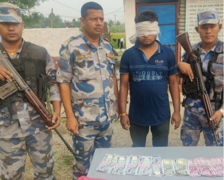 सशस्त्र प्रहरी  बंकुलबाट भारतीय नक्कली नोटसहित एकजना भारतीय नागरिक पक्राउ