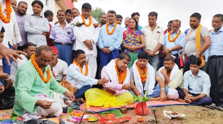 रौतहट जिल्लाको गरुडा नगरपालिकाको वार्ड नं.५ मा शिलान्यास कार्यक्रम सम्पन