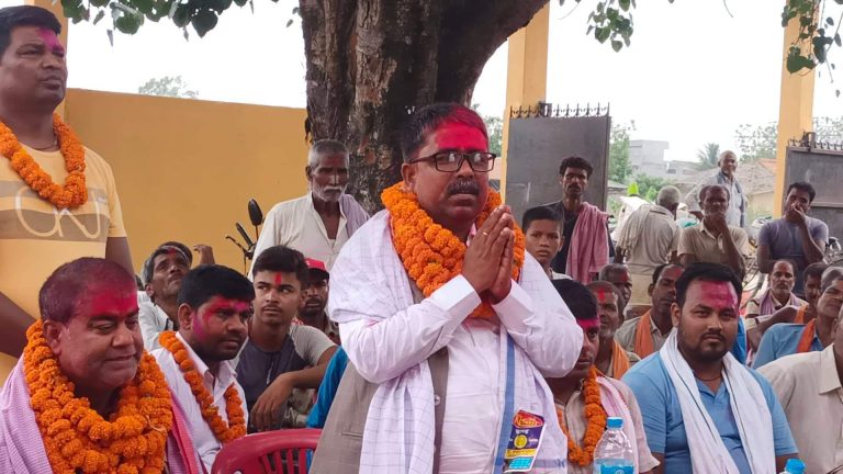 रौतहटको गरुडा ५ का वडा अध्यक्ष साहले गरे एम्बुलेन्स खरिद गर्ने घोषणा