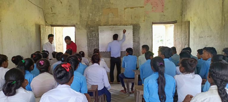 सस्तो लाेकप्रियता कमाउन विधार्थीहरूकाे भविष्य सँग खेलवाड गर्दै गरूडा नगरपालिका