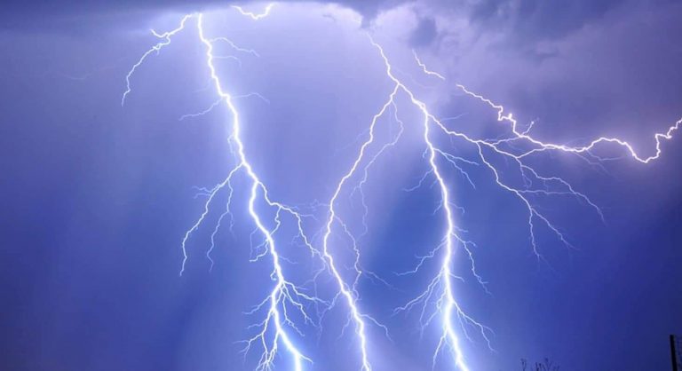 रौतहटमा चट्याङ लागेर एउटै गाउँ को तीन महिलाको मृत्यु