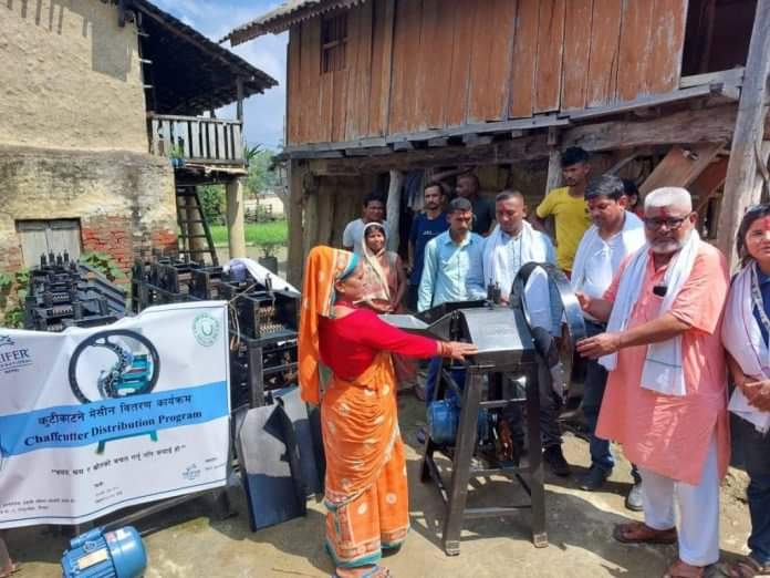 रौतहट जिल्लाका २ पालिकाकाे सहकारी संस्थाले च्याप कट्टर मेशिन हस्तान्तरण