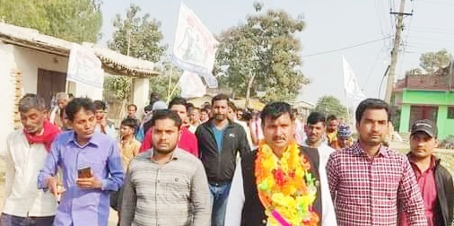 स्वतन्त्र उम्मेदवार किरण साहले आफ्नो गाउँ राजपुर नपा वडा नं.४र५ मा घरदैलोमा ब्यस्त