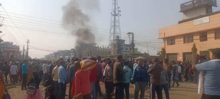 एकजना व्यापारीको मृत्यु भएको विषयलाई लिएर रौतहटको गरुडामा आन्दोलन चर्किको