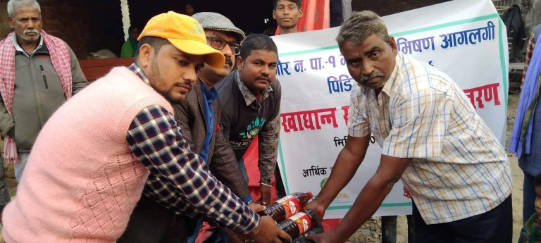 आगलगी पिडित लाई छायाँ नेपाल द्वारा खाद्यान समाग्री हस्तांतरण