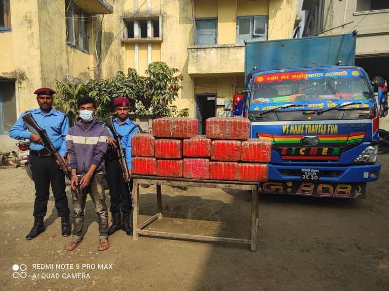 रौतहट प्रहरीले ठूलो परिमाणमा गाँजा बरामद