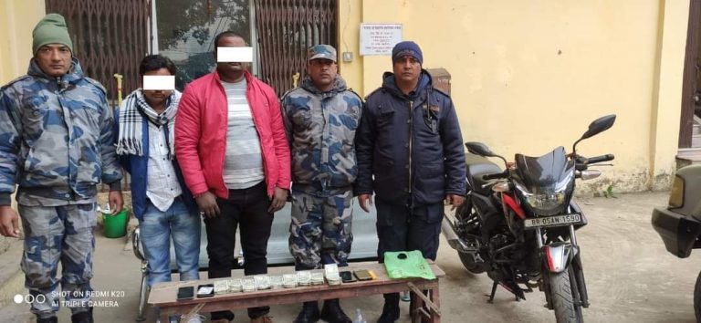 रौतहटबाट  श्रोत नखुलेको भारतीय रुपैयाँ सहित २ जना पक्राउ