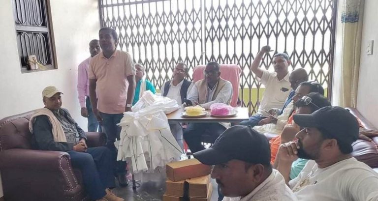 रौतहटको वृन्दावन नगरपालिका मेयर विनोद कुर्मीले पत्रकारसंग मनाए होली