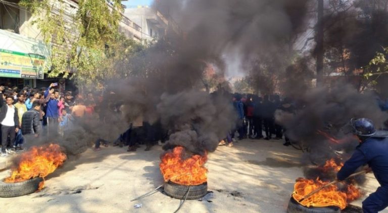 विद्यालयका प्रधानाध्यापकले छात्रालाई यौन दुव्र्यवहार  विद्यार्थीद्वारा आन्दोलित