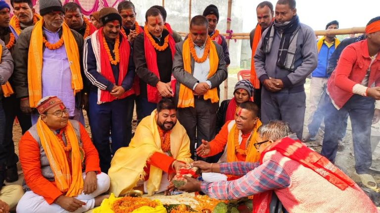 गरुडा नगरपालिका मेयर कन्थमनी प्रसाद जयसवालद्वारा धर्मशाला भवनको शिलान्यास