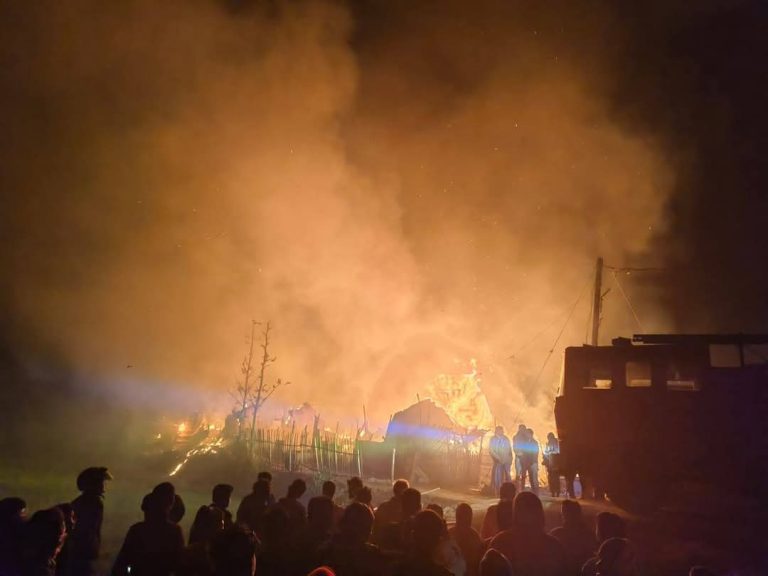 राजदेवी नगरपालिका वडा नम्वर ५  पासवान टोलमा भिषण आगलागि