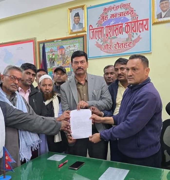 इशनाथ नगरपालिका पुर्व नगर प्रमुख मेहताद्वारा बुझाए प्रमुख जिल्लाअधिकारीलाई ज्ञापनपत्र