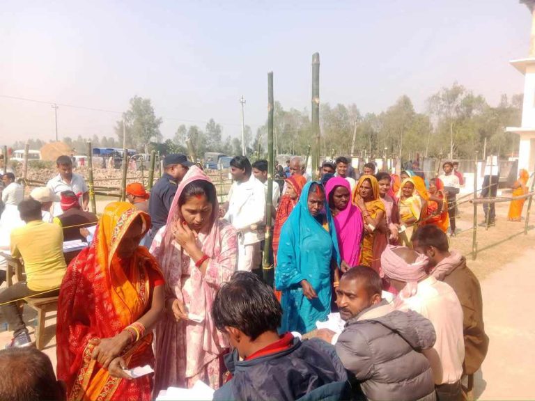 रौतहट जिल्लाका तीन वटै वडामा अहिले शान्तिपूर्ण रूपमा मतदान हुँदै