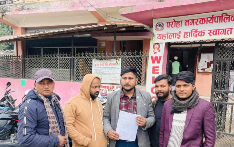 शिक्षा क्षेत्रमा धाधली गर्दा भावी मेयर उमेदवार ईन्जिनियर अर्जुन शर्मा सहितका टोलीले बुझाए ज्ञापनपत्र ।