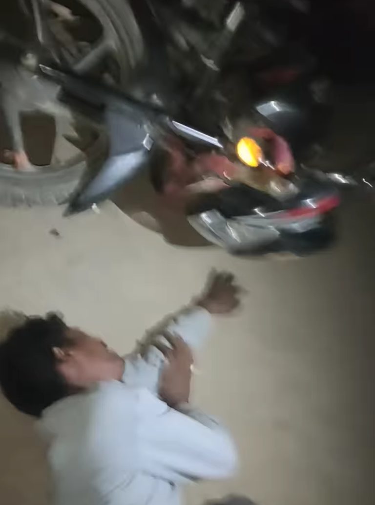 राैतहटकाे ग्रामीण भेगमा माेटरसाईकिलको आतंकबाट एकजना गम्भीर घाईते