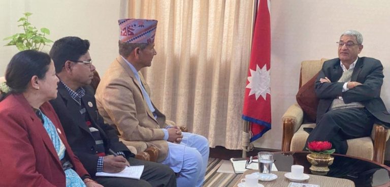 जातीय विभेदजन्य घटनालाई रोक्न राष्ट्रिय दलित आयोगद्वारा गृहमन्त्री लेखकको ध्यनाकर्षण