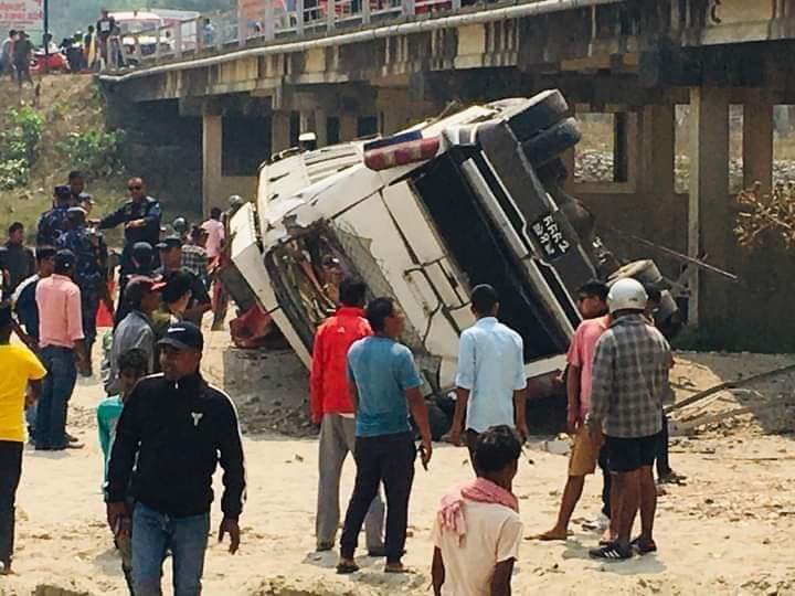सर्लाही बस दुर्घटना : दुईजनाको सनाखत